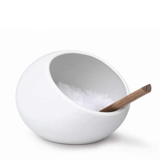 Salzschale aus Porzellan weiß mit Eichenlöffel von ROSENDAHL