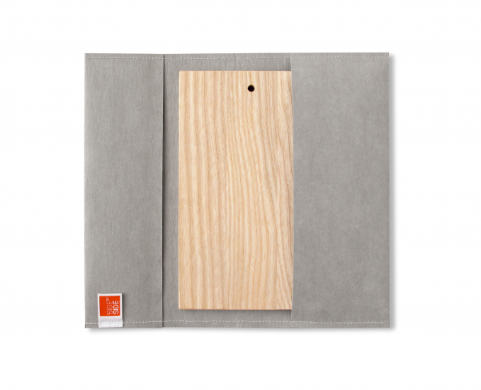 Outdoor Schneidebrett Esche unbehandelt mit Etui grau 23,5 x 13 cm von SIDE BY SIDE