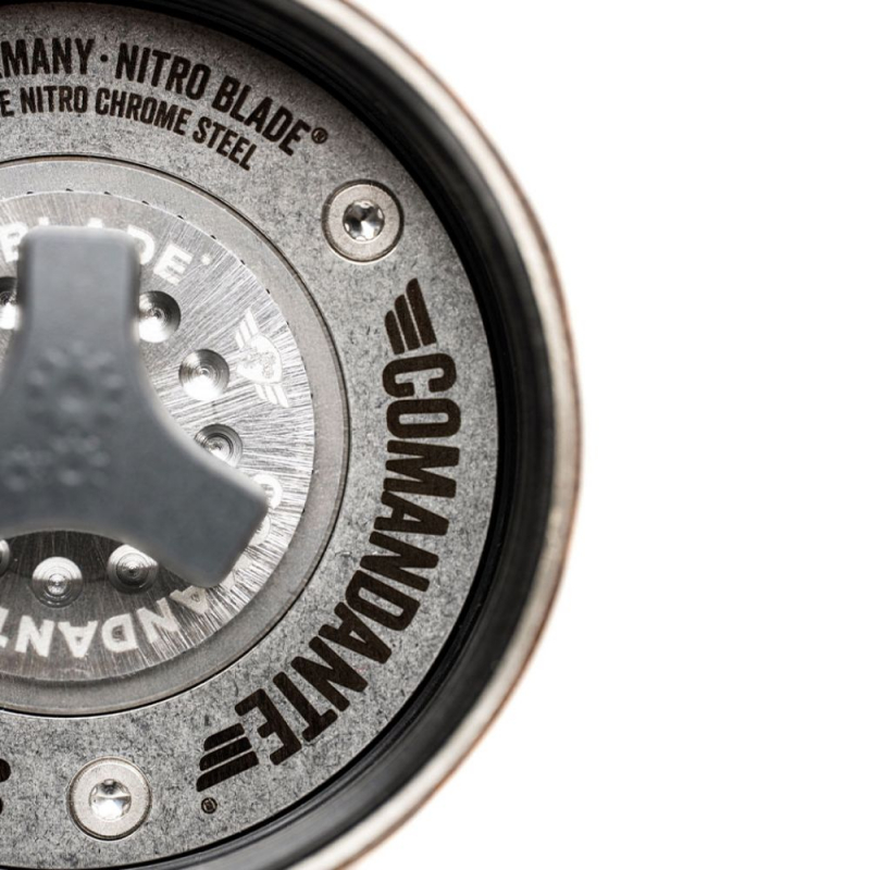 Kaffeemühle C40 MK4 Nitro Blade Vintage Oak Classic von COMANDANTE