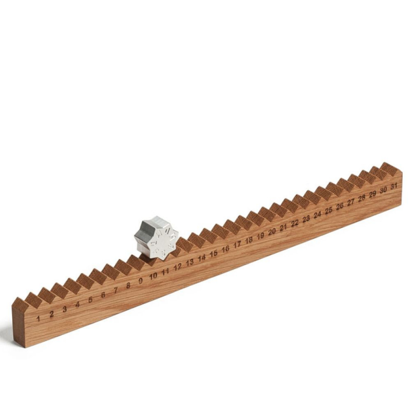 Kalender Monthly Measure aus Eiche von SIDE BY SIDE