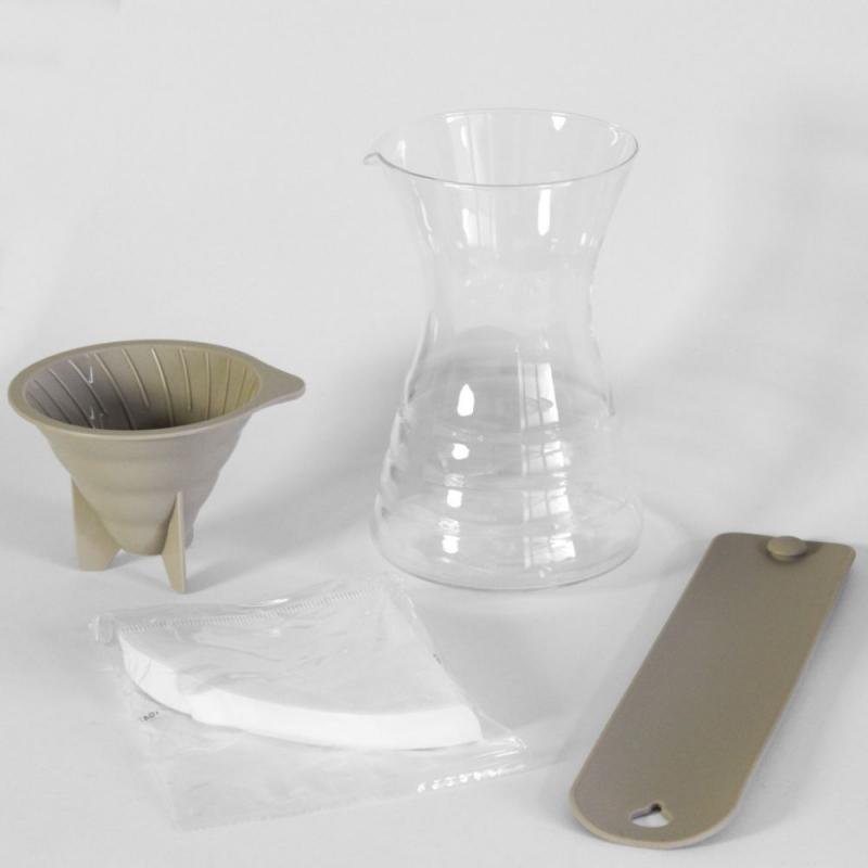 V60-Drip-Dekanter sandfarben aus Glas 700 ml von HARIO